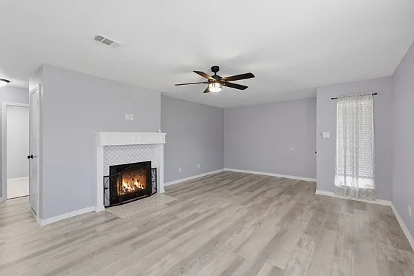 2100 Windsor Dr #11 — Photo 8