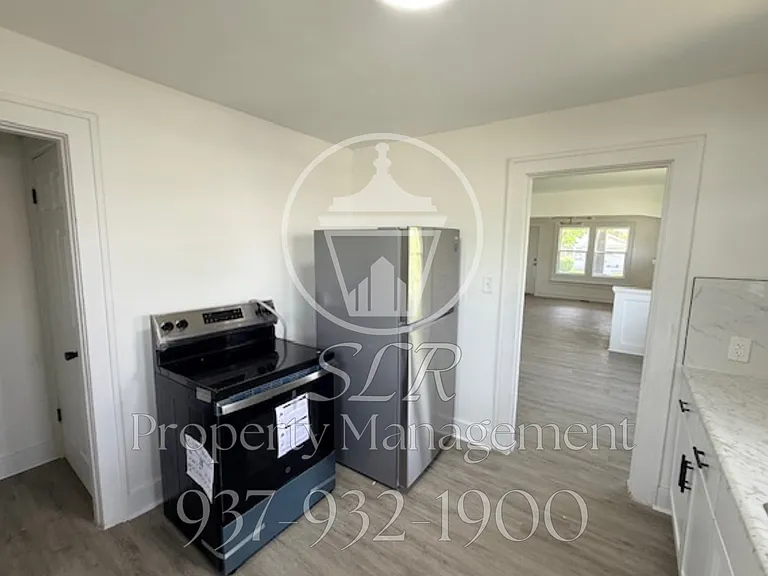 3925 Hoover Ave — Photo 10