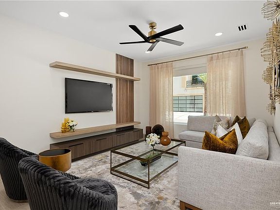 4th image of 215 Canary Ave