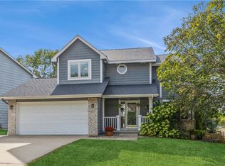 377 S 49th St, West Des Moines, IA 50265