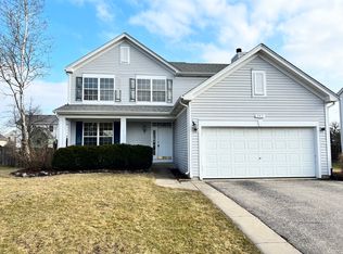 345 Osprey Ln, Lindenhurst, IL 60046