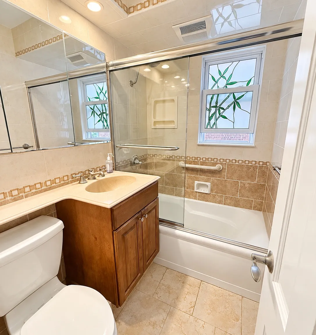 4 bed, 1200 sqft, $4,300 — Photo 4