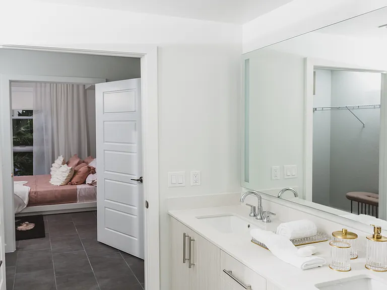 Large bedroom and bathroom with pass through and double vanities