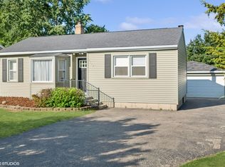 1113 Ash St, Lake In The Hills, IL 60156