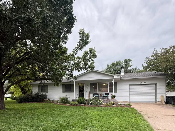 216 E 21st St, Larned, KS 67550