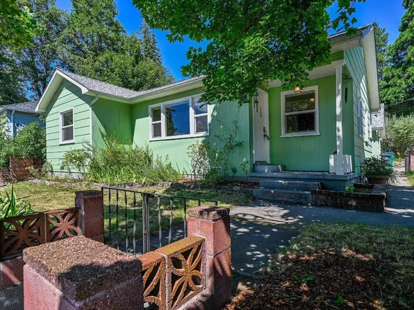 504 S A St, Mount Shasta, CA 96067