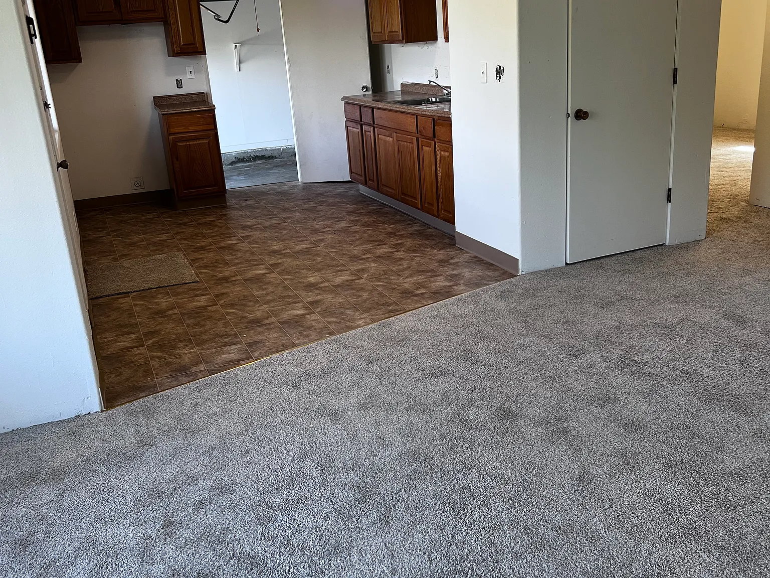 2 bed, 1000 sqft, $1,650 — Photo 4
