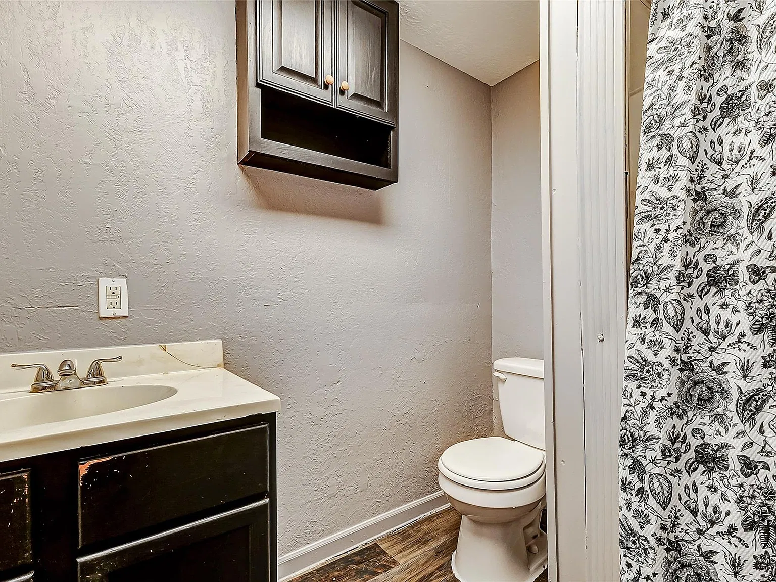 3 bed, 1.0 bath, 1010 sqft, $990 — Photo 3