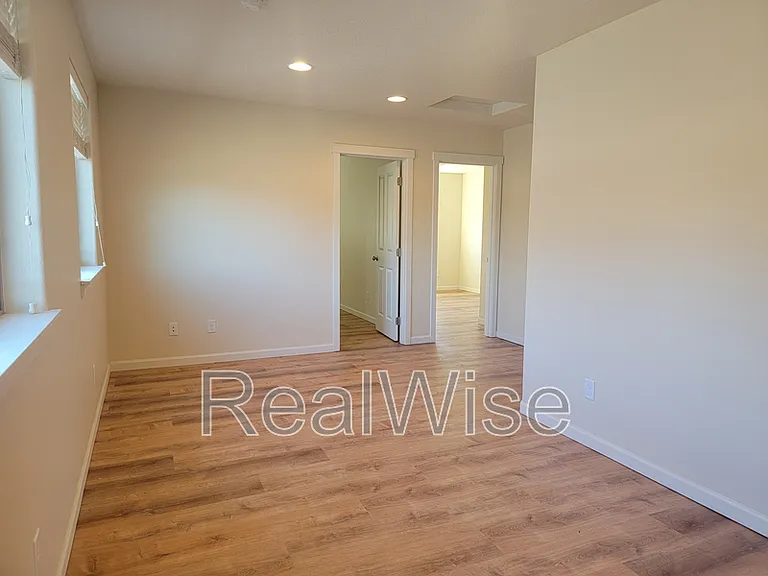 170 NW 30th St — Photo 7