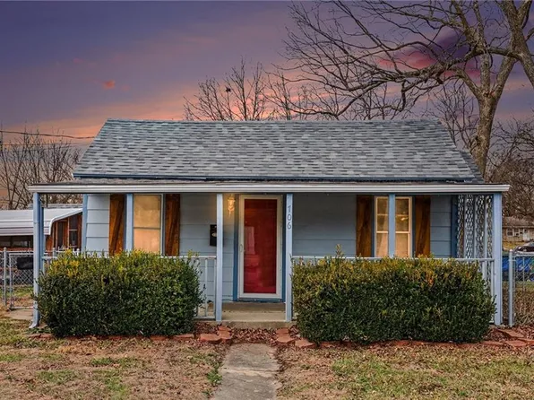 706 S Butler Dr, Harrisonville, MO 64701