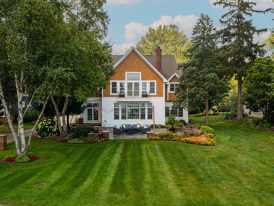 1st image of 582 Lac La Belle DRIVE