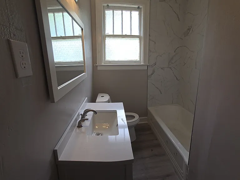 1215 E Anderson St — Photo 3