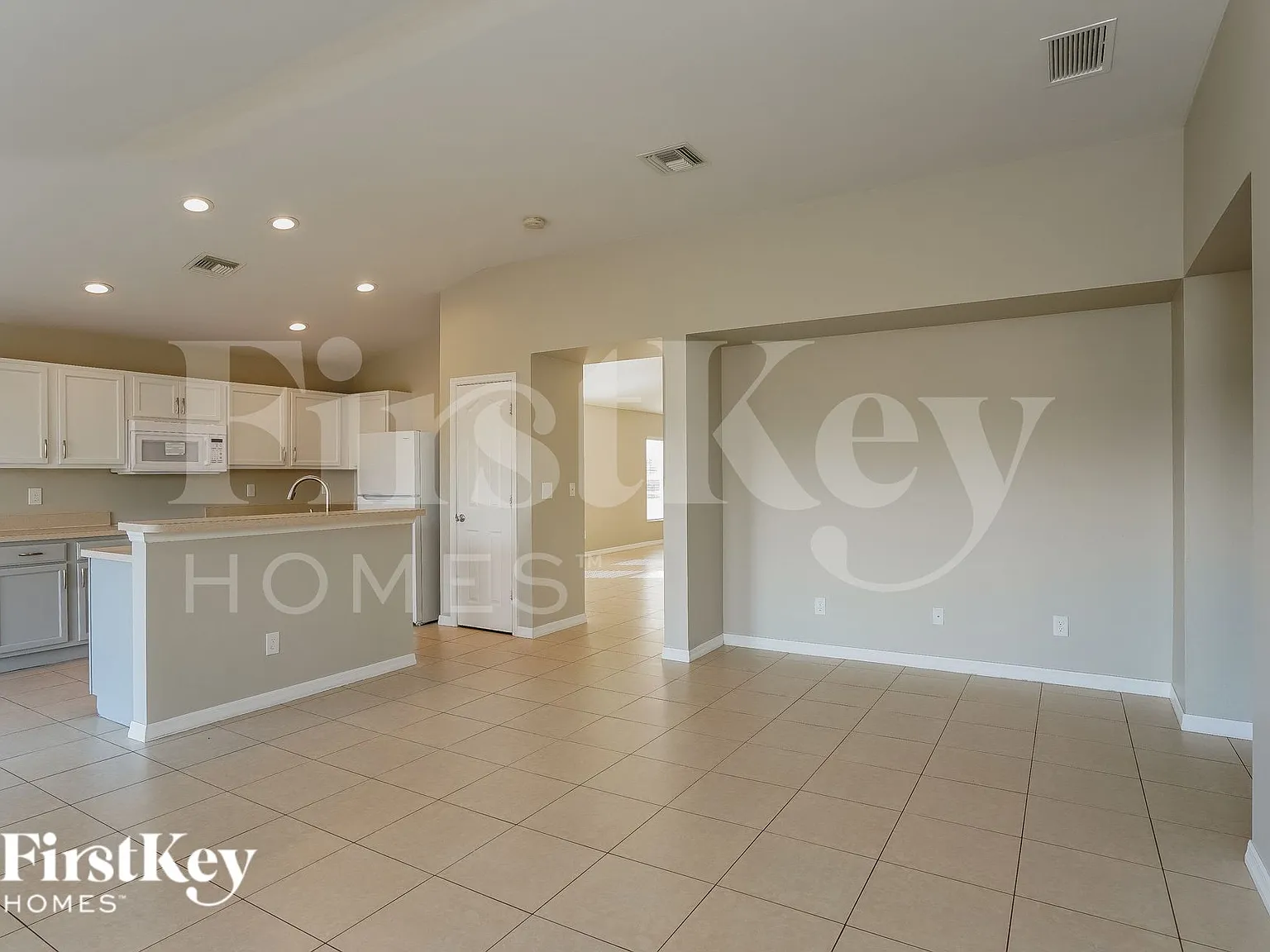 4 bed, 2.0 bath, 1955 sqft, $2,325 — Photo 4