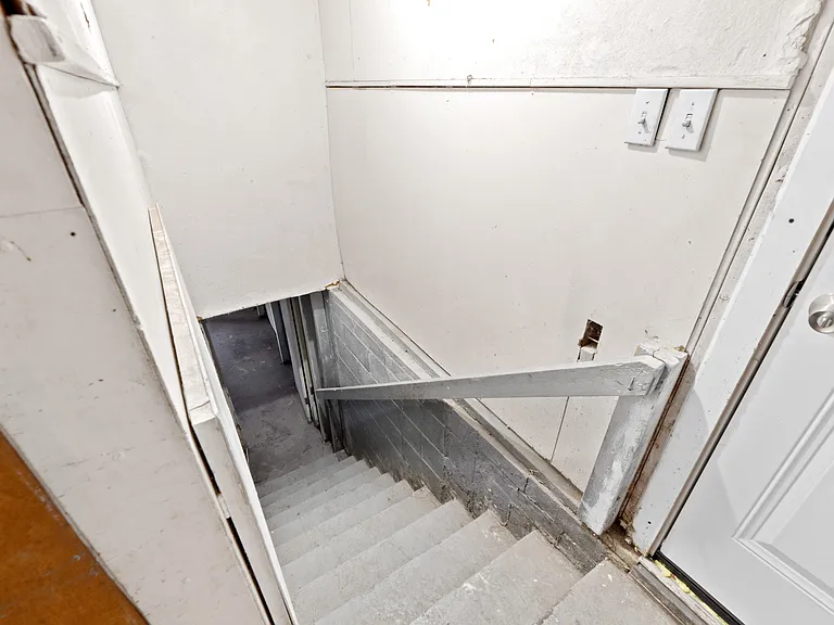 617 W 88th Ter — Photo 15