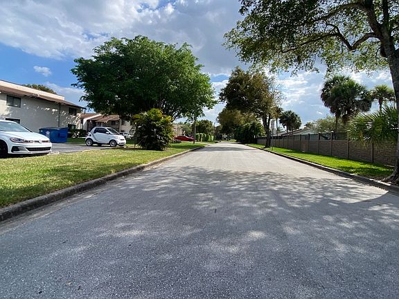 5th image of 325 W Laurel Dr Unit L-3