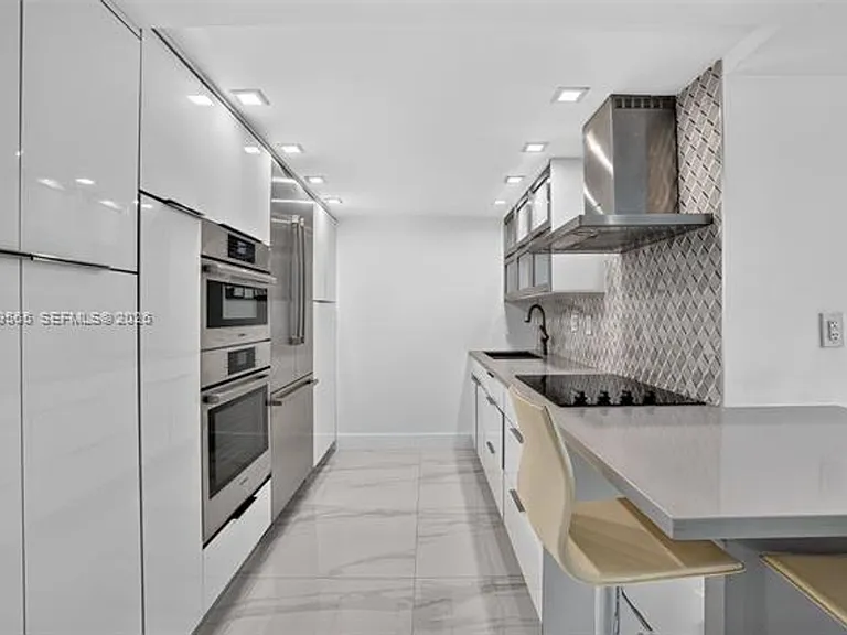 6039 Collins Avenue Cu #1624 — Photo 3