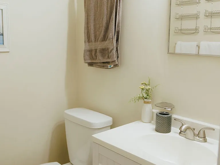 1418 Suterland Rd — Photo 8