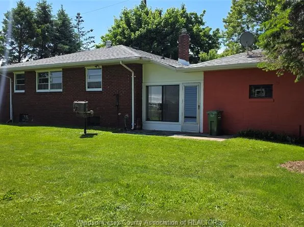 113 Victory St, Lasalle, ON N9J 2C3