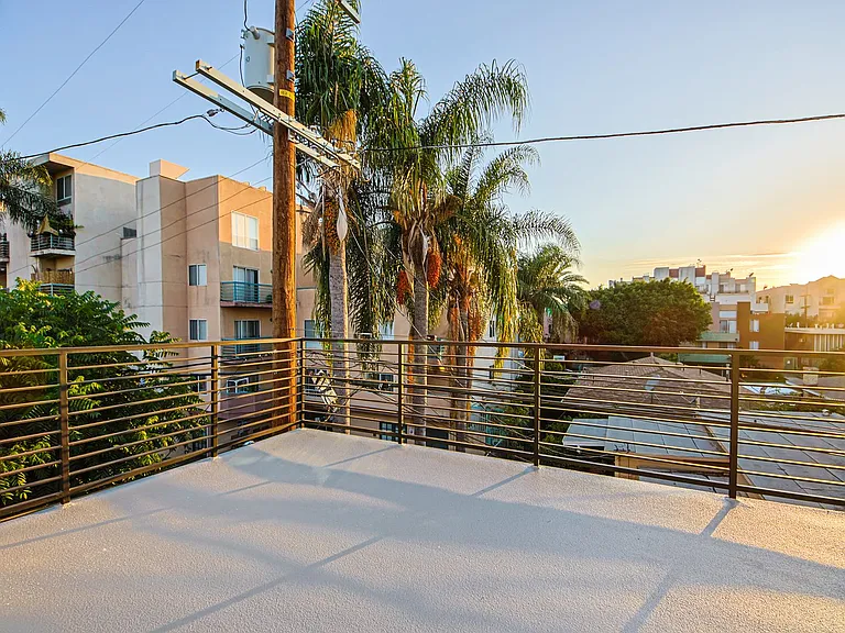 1223 N June St — Photo 12