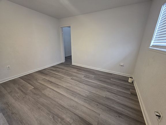 2nd image of 2562 Traction Ave #11429583