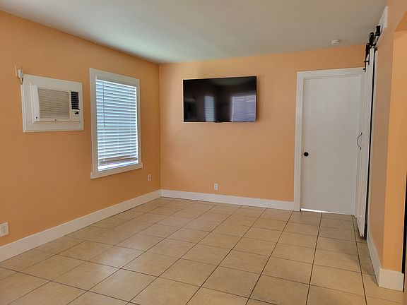 4th image of 328 20th Ave S