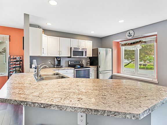 4th image of 3253 Westbury Ct