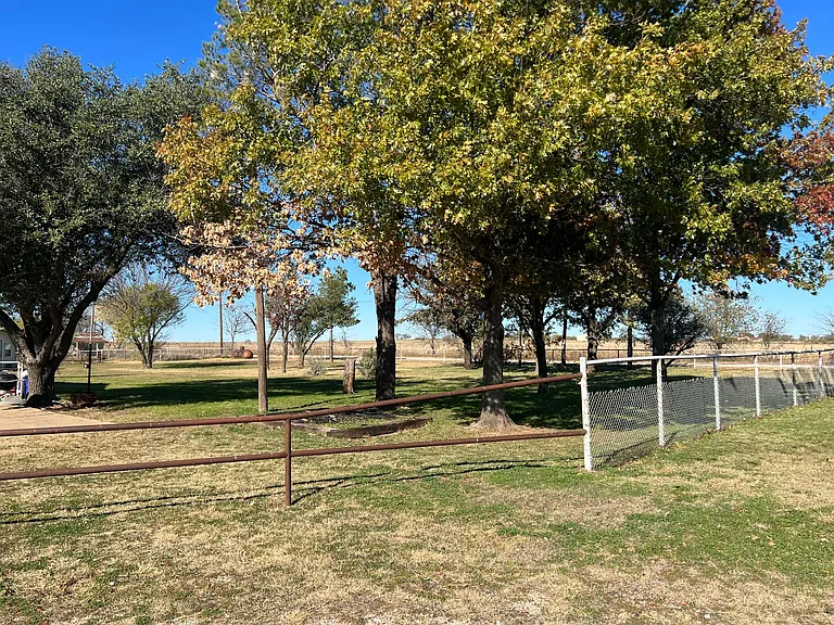 884 FM 3329 — Photo 10