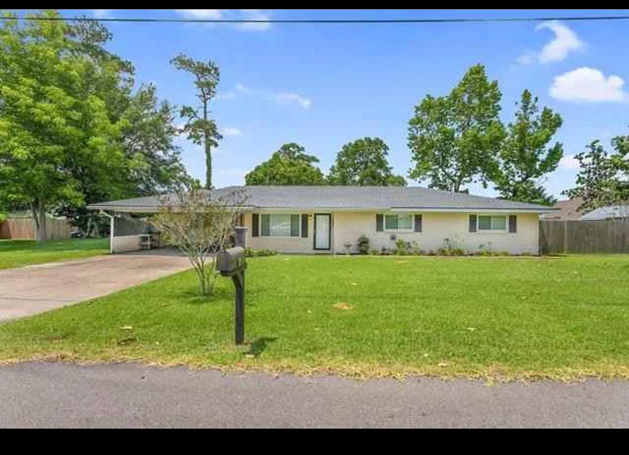 2632 Prienwood Dr — Photo 1