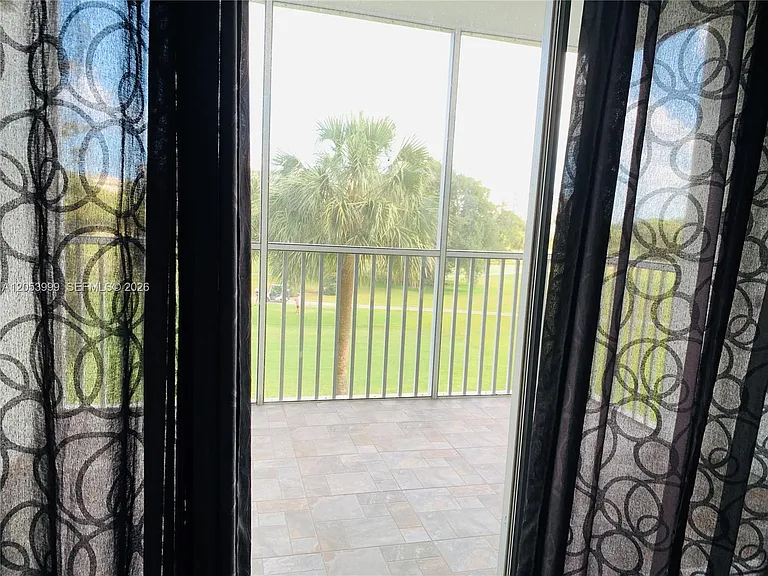 2850 N Palm Aire Dr #404 — Photo 14