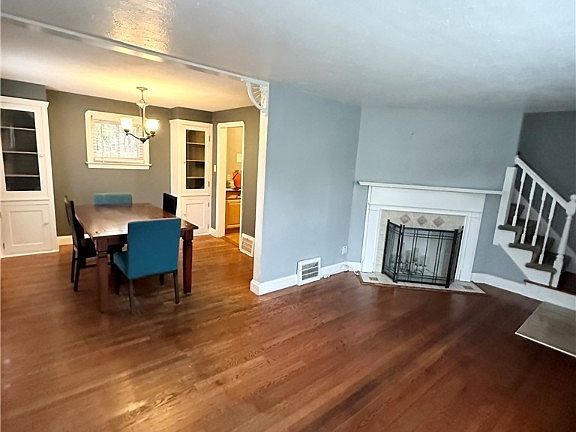 3rd image of 1413 Summit Dr