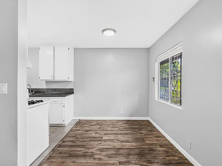 10227 S. 10th Ave. — Photo 13