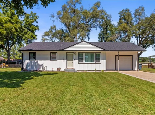 118 Park Ave, Buckner, MO 64016