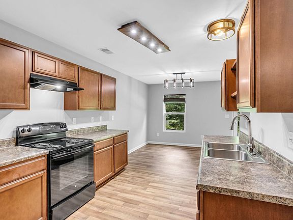 5th image of 256 Cotton Creek Dr