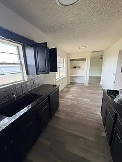 515 W F St — Photo 15