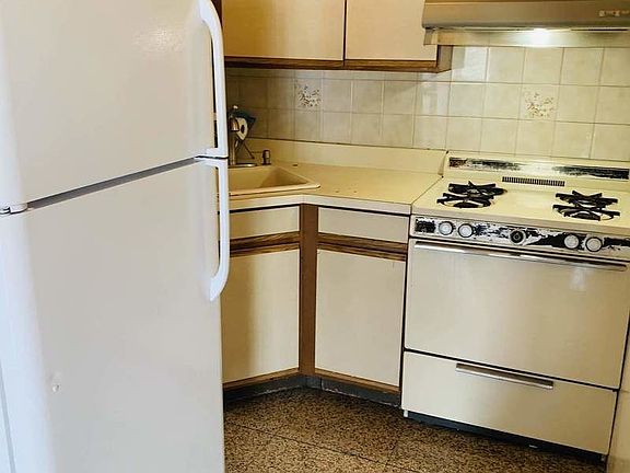 4th image of 6018 32nd Ave APT 2R
