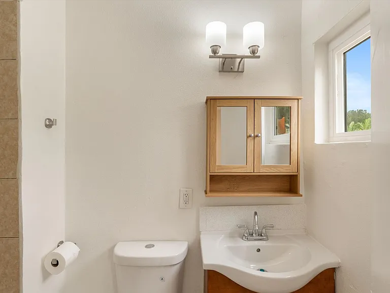 3925 Barrett Rd — Photo 17
