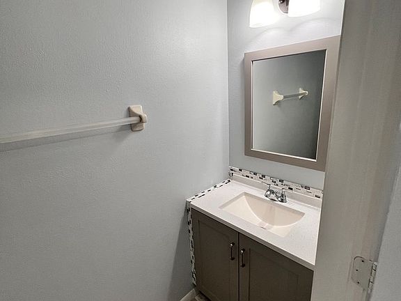 5th image of 920 Conecta Dr APT 2