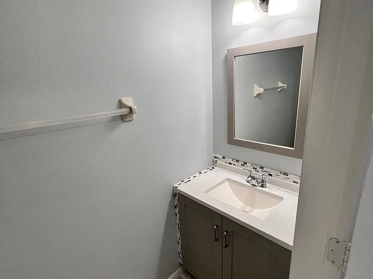 920 Conecta Dr #2 — Photo 5