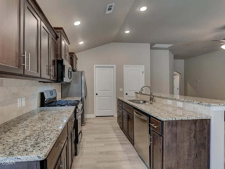 2632 S Lois Ln — Photo 8