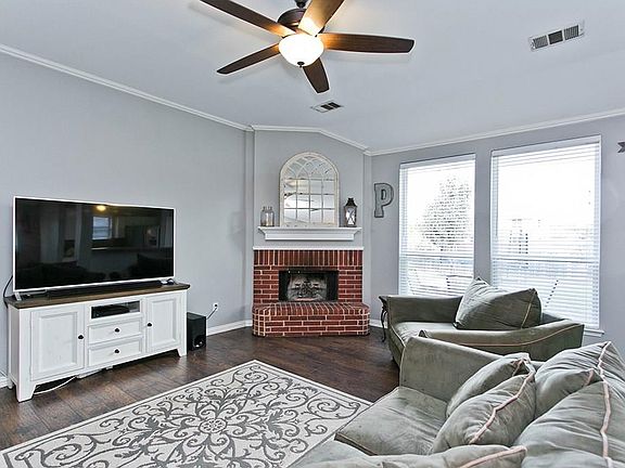 4th image of 1027 Hall Dr