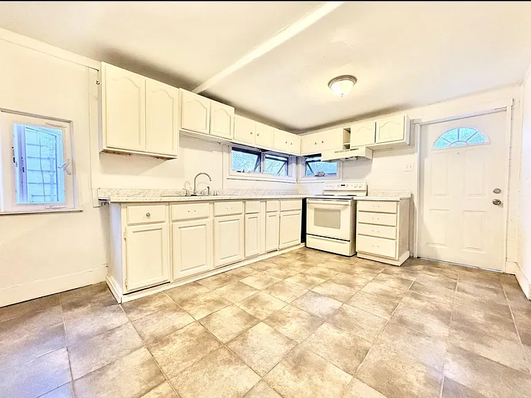 1308 W 13th Ave — Photo 13