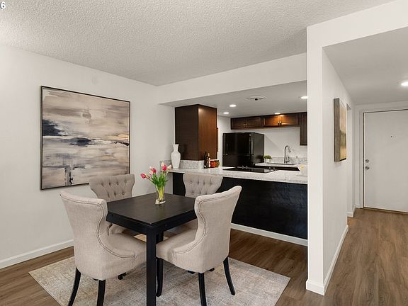 4th image of 2211 SW 1st Ave Unit 206