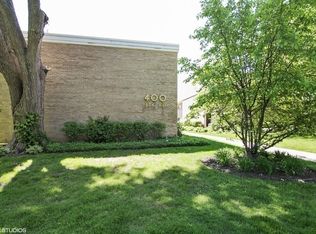 400 Park Ave APT H, Highland Park, IL 60035