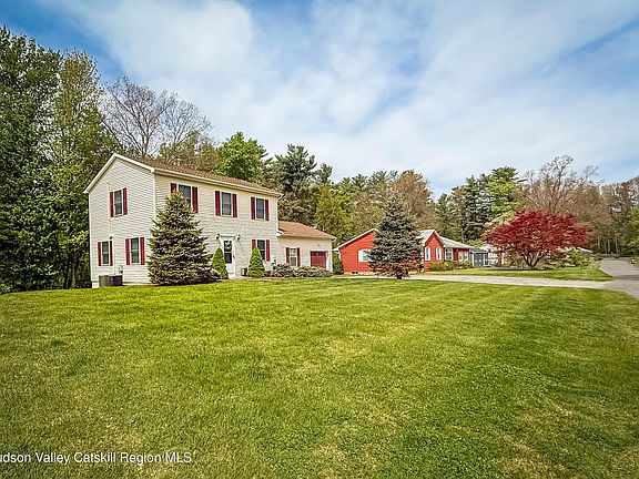 3rd image of 29 Colonial Drive