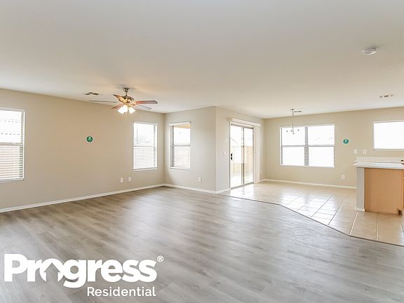 4th image of 2850 E Augusta Ave