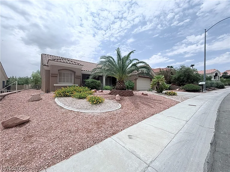 9709 Blue Bell Dr — Photo 2