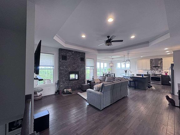 3rd image of 995 Camin Ln