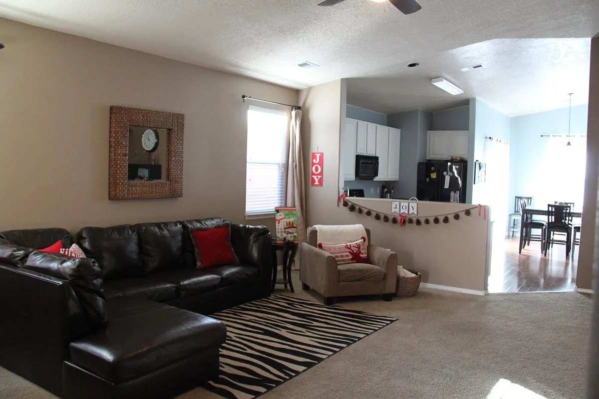 1611 Agua Dulce Drive SE — Photo 1