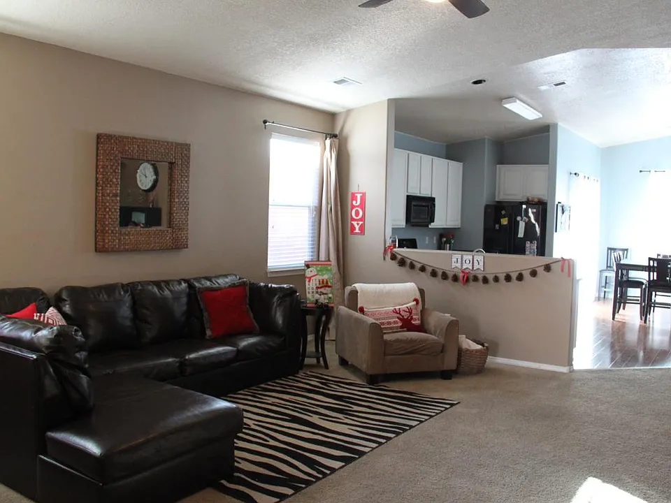 1611 Agua Dulce Dr SE