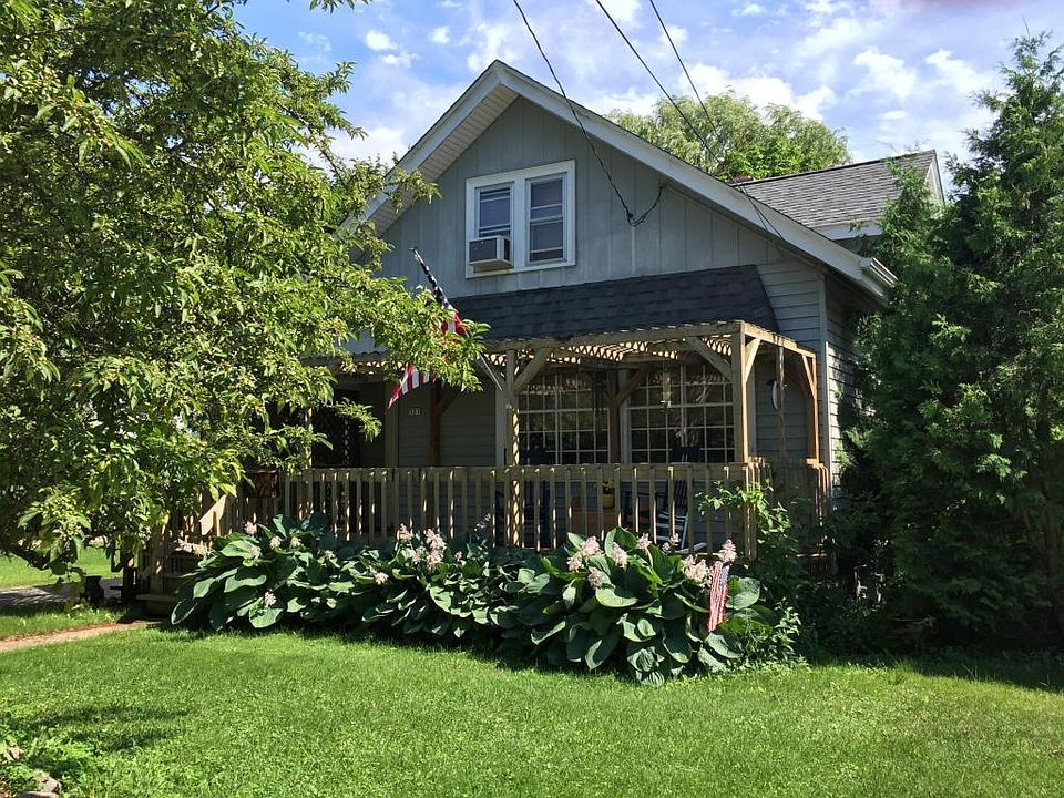 1st image of 321 Riverview Dr